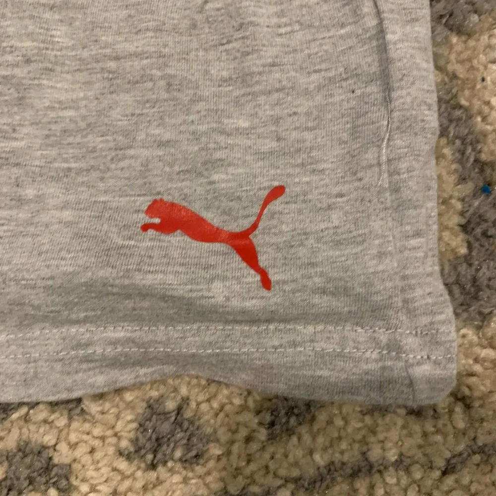 Puma Gray Heather Red Box Logo Graphic T-Shirt Boy's Size 6 Short Sleeve‎ Tee